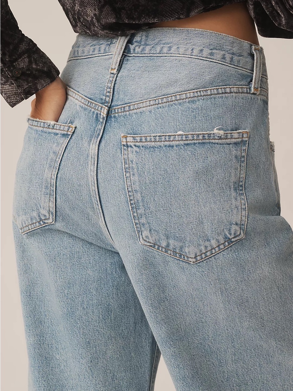 Anthropologie Agolde Low Curve Jean in Force Mid Wash 26 Bowed Barrel Leg - Picture 4 of 15